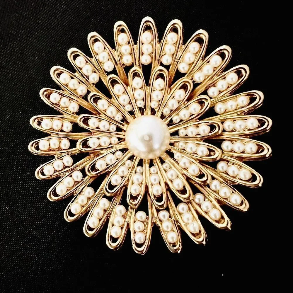 Vintage Sun Flower Burst Pearl Detailed Brooch Floral Gold Tone BEAUTIFUL 4259